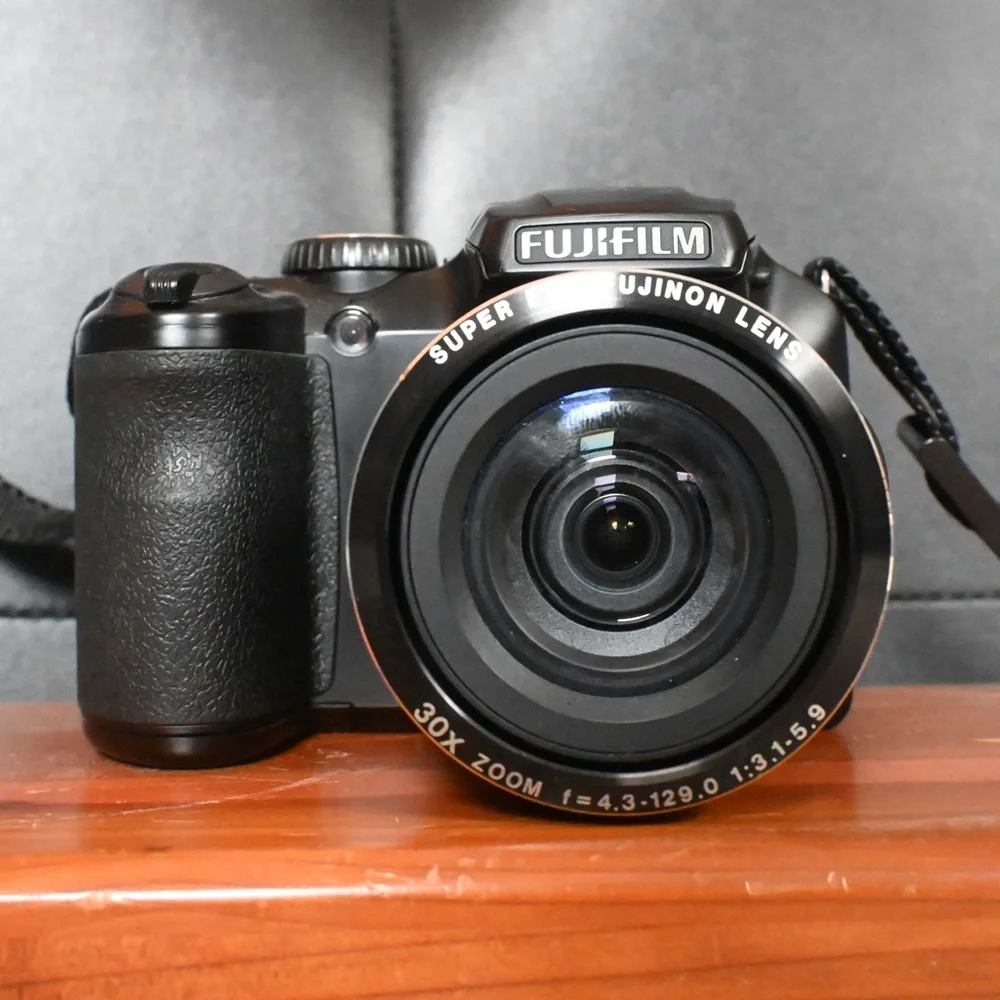Fujifilm Finepix S6800 Solid Black Digital Camera With Blk/Wht Camera Strap